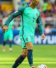 190px-Cristiano_Ronaldo_2017