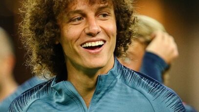 David_Luiz_at_Baku_before_2019_UEFA_Europe_League_Final